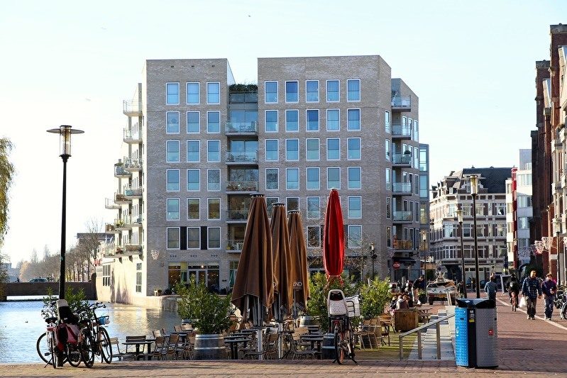 Terras aan de Middenweg