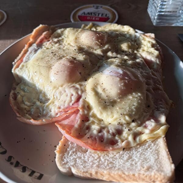 Uitsmijter op een bord van Elsa's